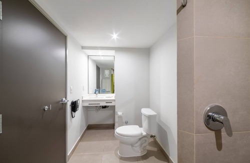 Toluca Hotel | City Express Junior by Marriott Toluca Aeropuerto