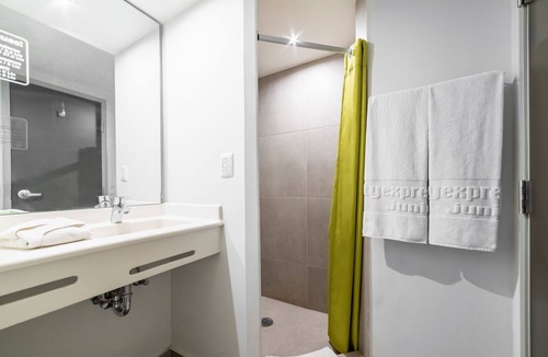Toluca Hotel | City Express Junior by Marriott Toluca Aeropuerto