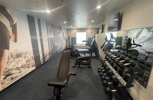 Ederville Hotel | Clarion Pointe Fort Worth East - Arlington
