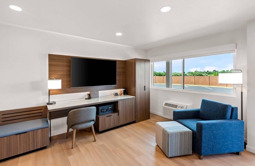 Mount Vernon Hotel | Clarion Pointe Mount Vernon - Burlington
