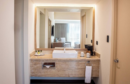 Zona 10 Hotel | Clarion Suites Guatemala City