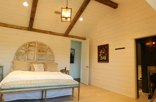 Round Top House | Classy Cattle Farm Experience-Wine and Bovine