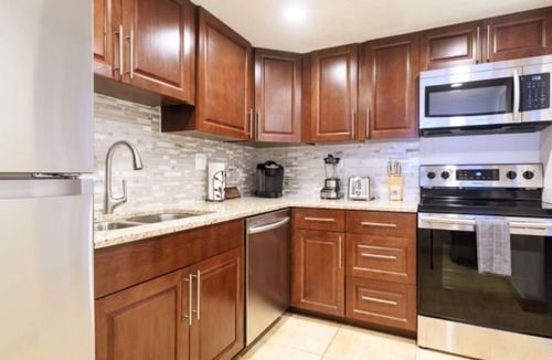 Weston Condo | Classy Comfortable Condo - Close to everything