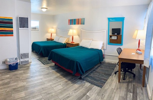 Salida Hotel | Clean, Central, Retro Inspired Salida Motel 9