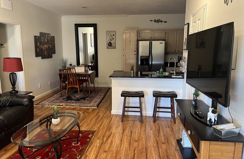 Paradise Valley Village Condo | Clean, comfy king condo vacation home!
