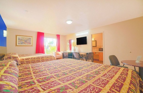 Weslaco Hotel | Clean King Room – Convenient Stay Near Mayor Pablo Peña Park & Attractions