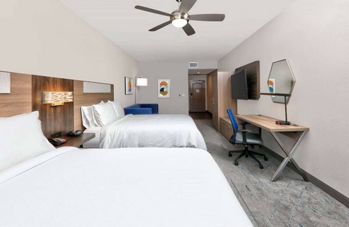 Far North Dallas Hotel | Close to Addison Circle Park + Gym & Pool