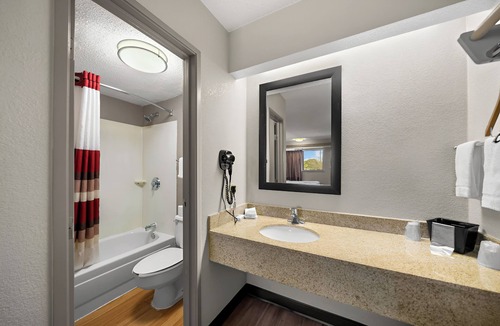 Las Colinas Hotel | Close to DFW: Airport Shuttle & Parking. Near Grapevine Mills Mall | 4 Units
