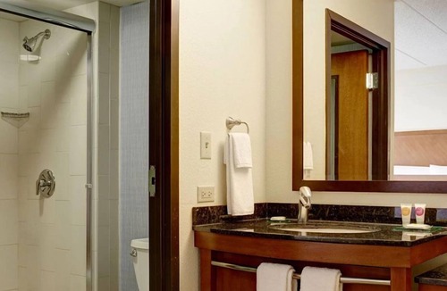 St. Johns Hotel | Close to Entertainment and Fun! Everything is bigger in Texas! Free Parking!
