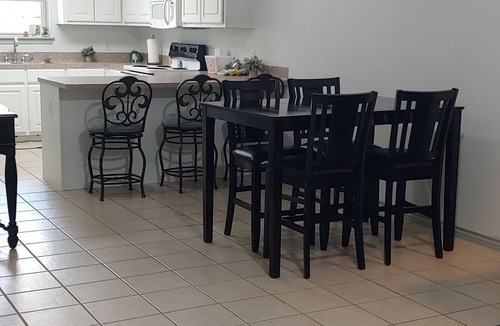 College Station House | Close to Kyle Field and Midtown Park, Texas A&M, Chili fest in Snook, Tx.
