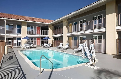 Temecula Hotel | Close to Old Town Temecula! Great Unit in Signature Temecula! Pool, Free Parking