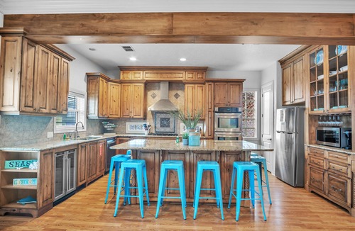 Sand Point House | Coastal Distancing | Pool, Boardwalk to Beach!