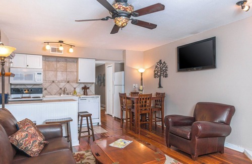 New Braunfels Condo | Comal Riverfront Condo w/Pool, Longest Float, Tubes Included!