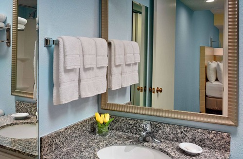 The Galleria Hotel | Comfort and Convenience! Kitchen, FREE Parking, Close to Houston Zoo