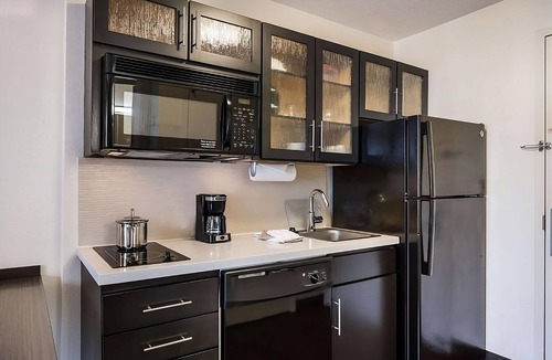 North Arlington Hotel | Comfort and Relaxation! TWO Spacious 1BR Suites, Full Kitchen, Pets Allowed!