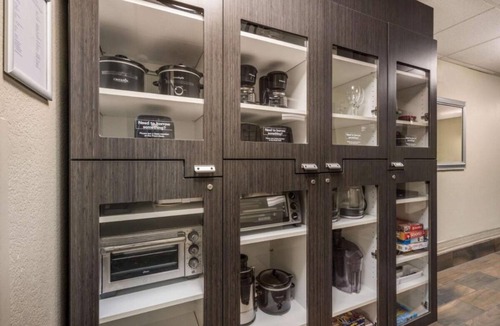 North Arlington Hotel | Comfort and Relaxation! TWO Spacious 1BR Suites, Full Kitchen, Pets Allowed!