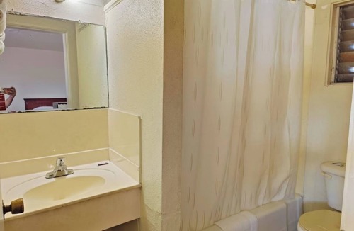 Pharr Hotel | Comfort Meets Convenience: Queen Bedroom w/Free Wi-Fi & Close to La Plaza Mall