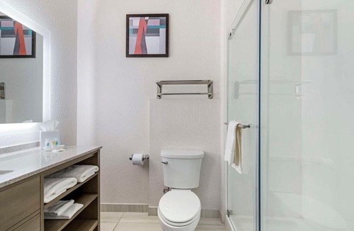 Bonanza Hotel | Comfort Suites Laredo - Nuevo Laredo