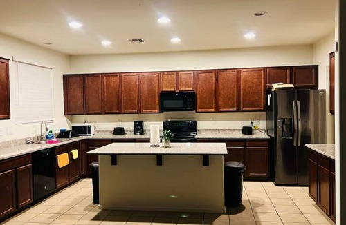 Southern Views House | Comfortable 5 bedroom home in phoenix