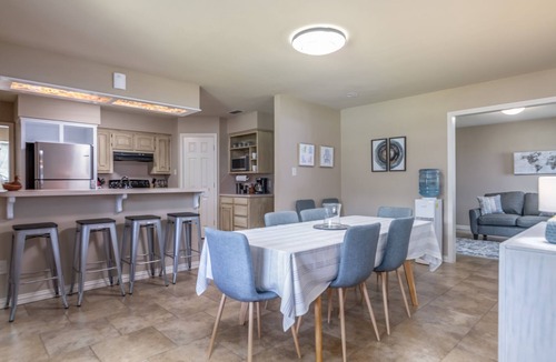 Bullard House | Comfortable & Family Friendly Lake Front Ranch that Sleeps 10