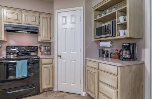 Bullard House | Comfortable & Family Friendly Lake Front Ranch that Sleeps 10