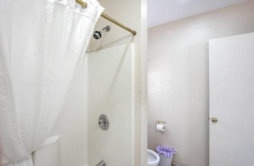 Yuma Hotel | Comfortable Stay Near Yuma Territorial Prison Park & West Wetlands Park