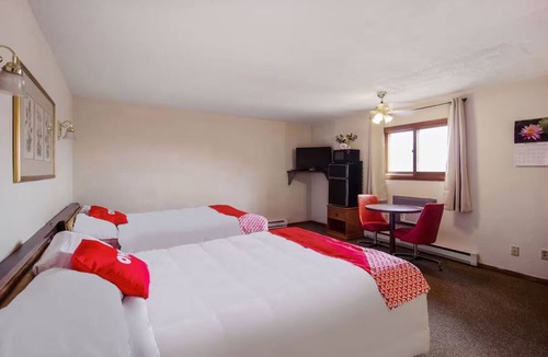 Cheyenne Wells Hotel | Comfortable Stay w/Private Bath, 4 Rooms Available Near Cheyenne Wells