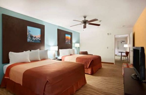 Indio Hotel | Comfortable Super 8 Hotel Suites with Pool and BBQ Area in Indio, Near Coachella