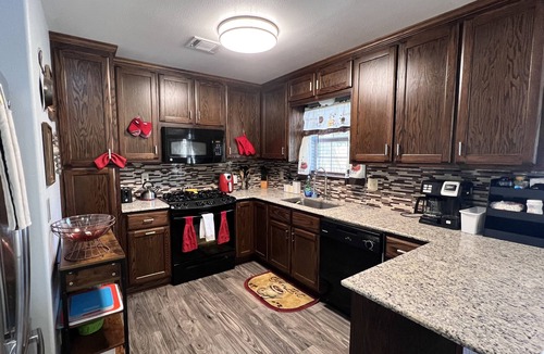 Pecan Tree - McCullough House | Comfy 3Bed/2Bath. EZ Access to Santa's Wonderland