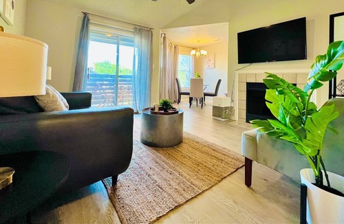 Milwood Apartment | Comfy Apartment by the Domain w/ Fast Wifi