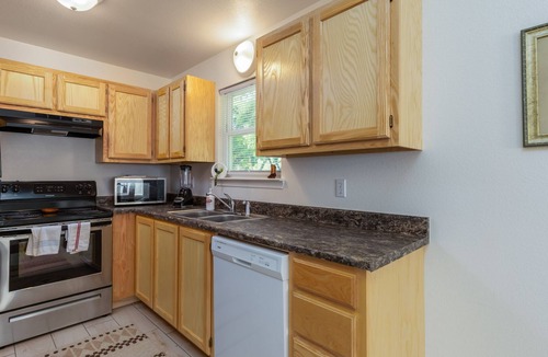 Granbury House | Comfy Cozy Cottage #1 by Lake Granbury