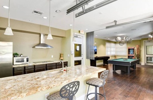 South Congress Apartment | Comfy SoCo 1BR King Suite w/GymPickleballLaundry