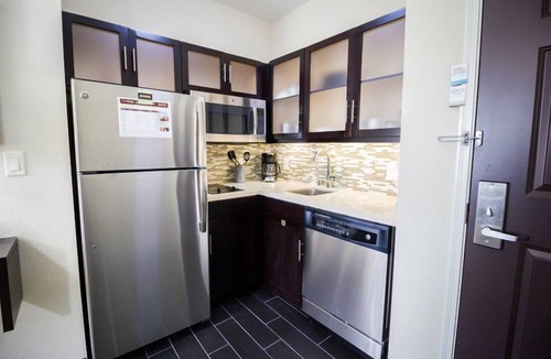 Legacy Park Apartment | Comfy Studio in Plano | Free Breakfast, Free Wi-Fi, Outdoor Pool