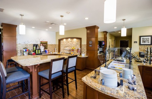 Legacy Park Apartment | Comfy Studio in Plano | Free Breakfast, Free Wi-Fi, Outdoor Pool