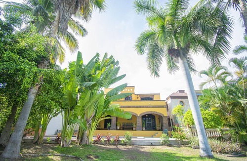 El Cid House | Conde de Oviedo Whole Home with Pool