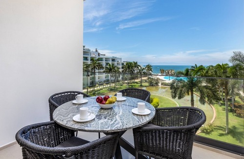 Flamingos Condo | Condo Aria Ocean 501 by Kivoya