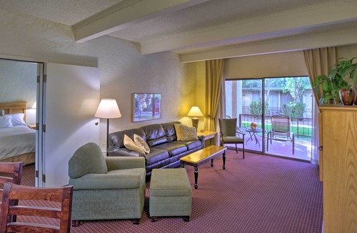 Inner Circle Condo | Condo w/ Pool Access - Walk to Salt River Fields!