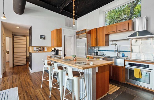 Dripping Springs Cottage | Contemporary Country Style Gem w/BBQ & Games Room