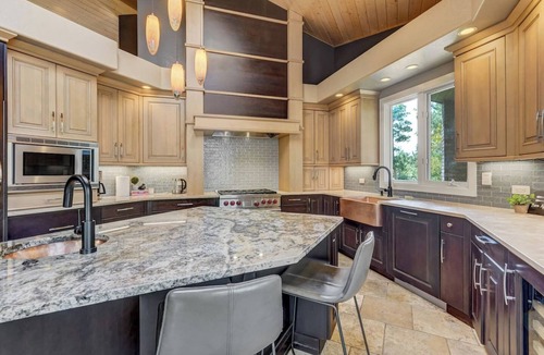 Woodmoor House | Contemporary Mtn 4 BDRM + Hot Tub + Fire-pit Close to USAFA & 6 Wedding Venues