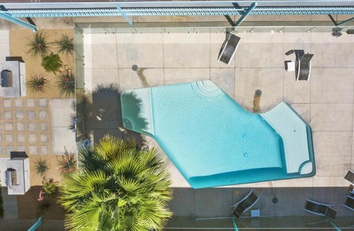 Roosevelt Apartment | Contemporary Studio Hub in DTPH - Pool & Parking