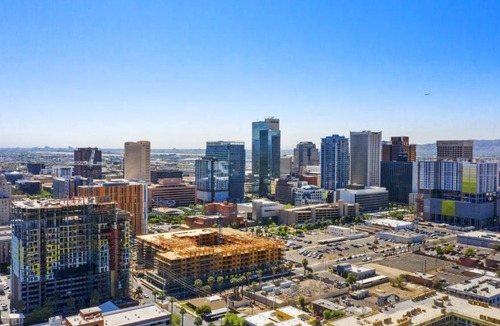 Roosevelt Apartment | Contemporary Studio Hub in DTPH - Pool & Parking