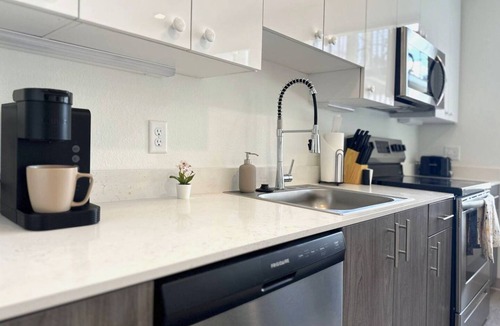 Uptown Apartment | Contemporary Studio in Denver