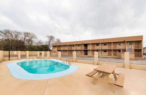 West San Antonio Hotel | Convenient & Comfortable Room with 2 Queen Beds & Outdoor Pool Near SeaWorld