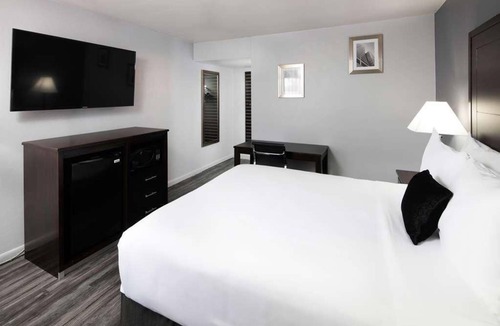 Downtown Tucson Hotel | Convenient Countryside Stay, Outdoor Pool, Free Parking, Near Arizona Stadium