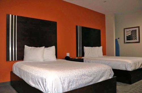 Humble Hotel | Convenient Stay for Budget Travelers: Includes Kitchenette, and Free Breakfast