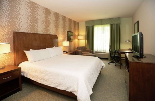 Covington Hotel | Convenient Stay for Exploring Covington Area – 2 Rooms Near Business District