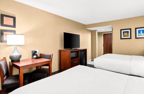 Highlands - Perkins Hotel | Convenient Stay Near LSU, Zoo & Downtown Baton Rouge with Free Breakfast