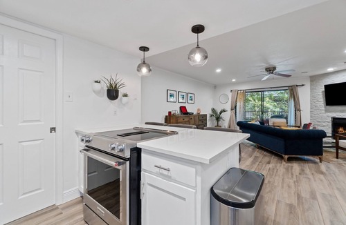 Zilker Condo | Cool Off in Barton Springs Pool Steps from Zilker Park