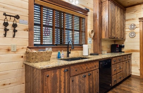 Broken Bow Cabin | Copper Spa -Luxury Cabin w/Steam Spa, Hot Tub - Sleeps 14