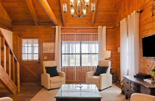 Tyler Cabin | Cora's Main Log Cabin 2 Bedroom Cabin
